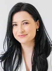 Dr. Bettinia Farkos  Skinmed Clinic