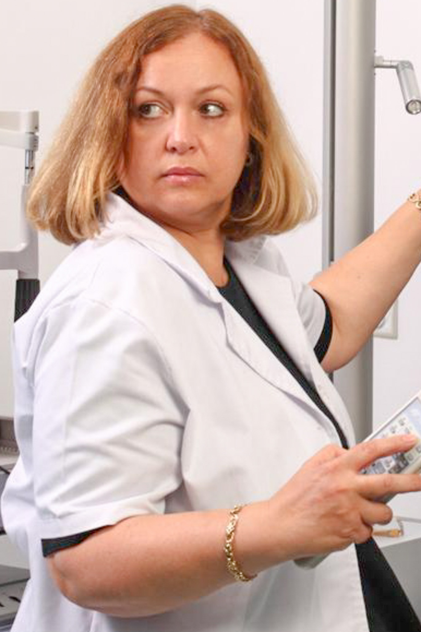 Dr. Carmen Lupu